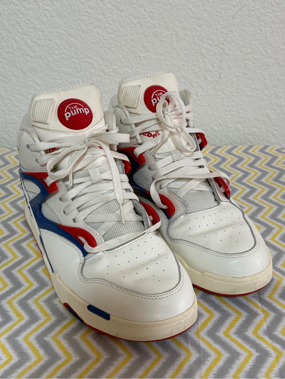 Reebok Pump Omni Zone II Chalk Vector Blue Basketball Sneaker Size 10 EU43
